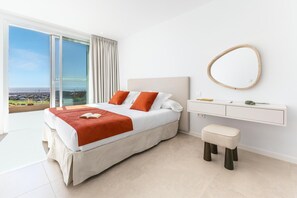 Fer et planche à repasser, draps fournis