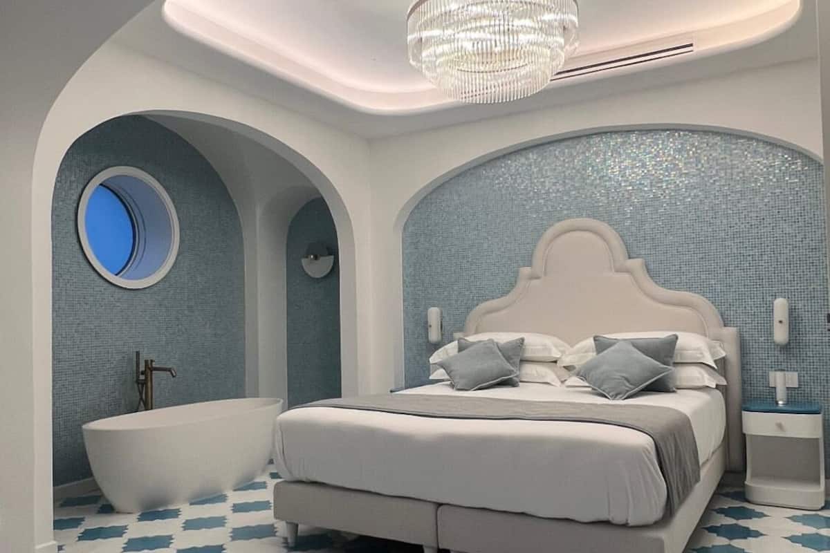 Deluxe Double or Twin Room, Balcony | In-room safe, desk, blackout drapes, soundproofing