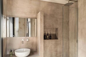 Shower, towels