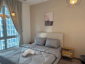 2 bedrooms, iron/ironing board, internet, bed sheets - Kajang Mirai Cozy 2BR Stay | Easy Access to KL & Bangi | Netflix + WIFI (Kajang)