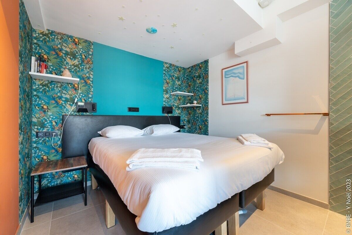 1 slaapkamer, een strijkplank/strijkijzer, internet, beddengoed