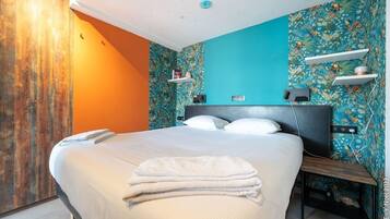 1 bedroom, iron/ironing board, internet, bed sheets