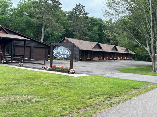 Charming 1-bedroom at Gull Lake Motel in welcoming Lake Shore with AC and WiFi