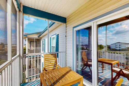 The Villages of Five Points apartment w/community pools, tennis courts, shops