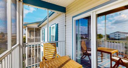 The Villages of Five Points apartment w/community pools, tennis courts, shops