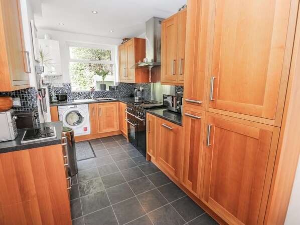 Dishwasher, cookware/dishes/utensils