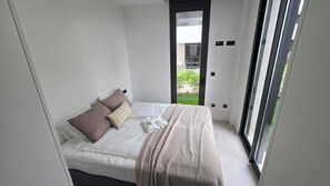 3 bedrooms, travel crib, free WiFi, bed sheets