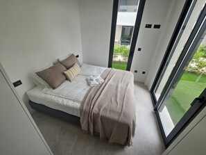 3 bedrooms, travel crib, free WiFi, bed sheets