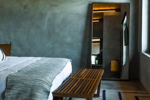 3 bedrooms, internet, bed sheets, wheelchair access