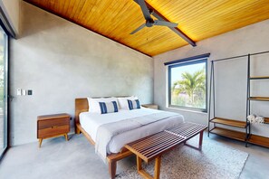 4 bedrooms, iron/ironing board, Internet, bed sheets