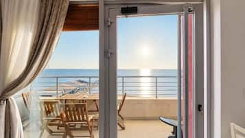 Apartment, Balcony, City View | Interior