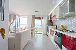 Apartamento, balcón, vistas a la ciudad | Cocina privada