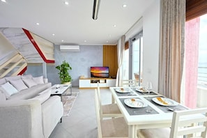 Căn hộ, ban công, quang cảnh thành phố | Khu ăn uống