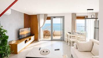 Apartment, Balcony, City View | Living area
