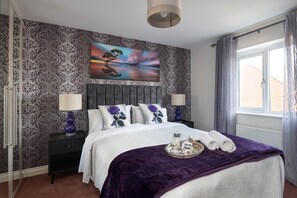 4 bedrooms, iron/ironing board, WiFi