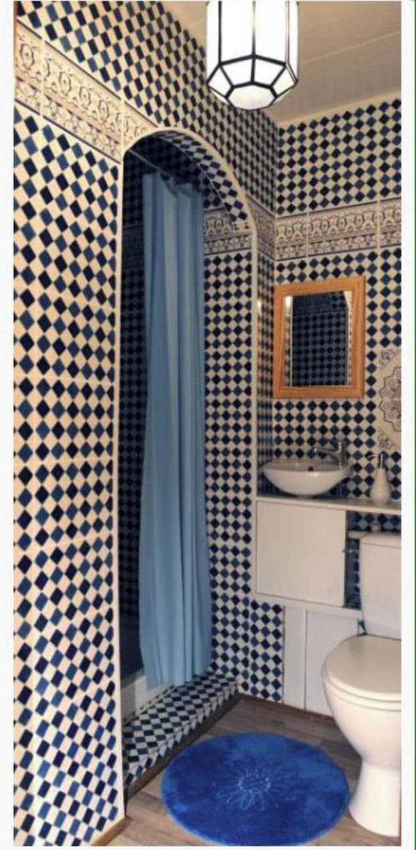 Dusche, Handtücher, Toilettenpapier