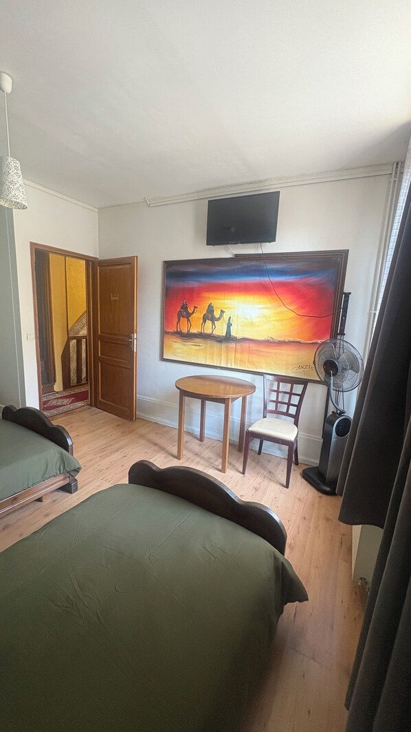 4 多间卧室、免费 WiFi、床单