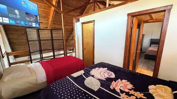 3 bedrooms, desk, iron/ironing board, free WiFi