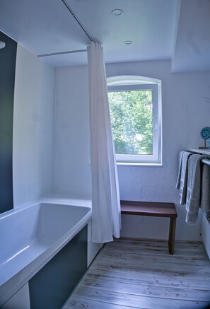 Handtücher, Seife, Toilettenpapier