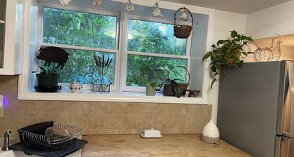 Cozy 2BR/1BA Furnished In-Apartment – Quiet Country