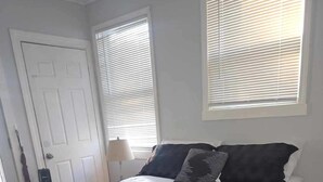 Room - 2BR Apt near Downtown and in the Park Avenue area with W/D Parking and Porches (Rochester)