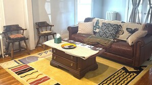 Living area - 2BR Apt near Downtown and in the Park Avenue area with W/D Parking and Porches (Rochester)