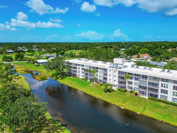 المنشأة من الخارج