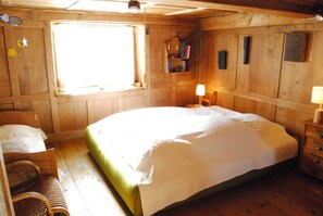 3 bedrooms, iron/ironing board, WiFi