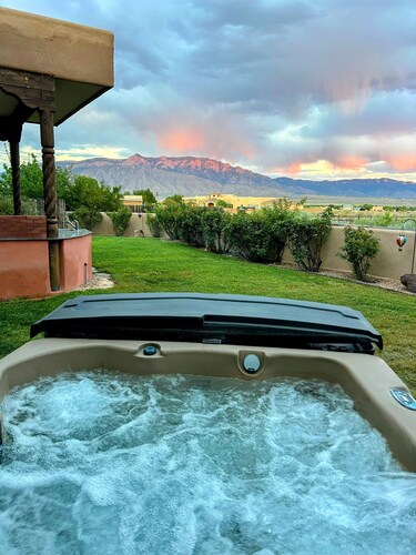 10 Min To Albuquerque Balloon Park ~ Corrales Oasis ~ Hot Tub ~ Amazing Views!