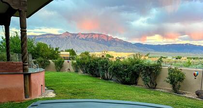 10 Min To Albuquerque Balloon Park ~ Corrales Oasis ~ Hot Tub ~ Amazing Views!