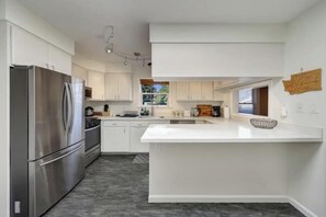 ダイニングテーブル