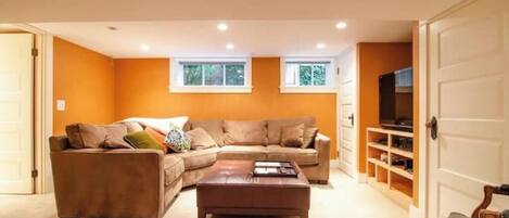 テレビ、書斎 / ワークスペース