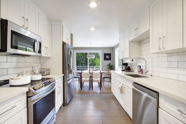 Fridge, ice maker