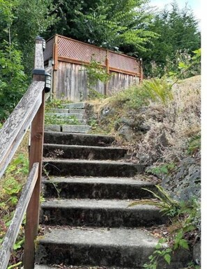 Property grounds - Lake Washington Retreat, Quiet Neighborhood w/View (Seattle)