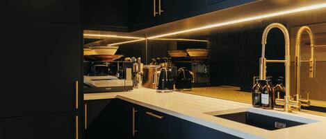 Four Ă micro-ondes, un four, surface de cuisson, lave-vaisselle