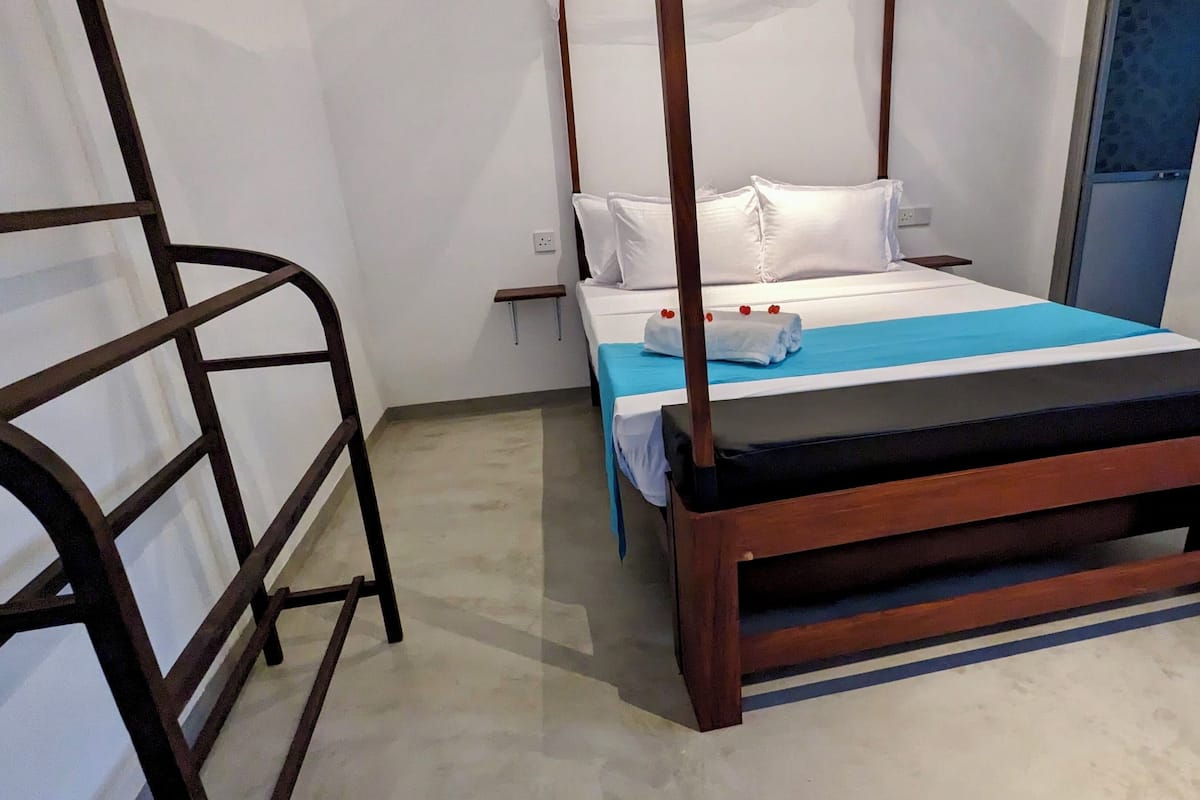 Iron/ironing board, free WiFi