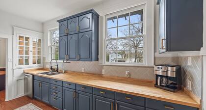 Charming 100-Year-Old 4BR - Perfect for Families & Winthrop Visits