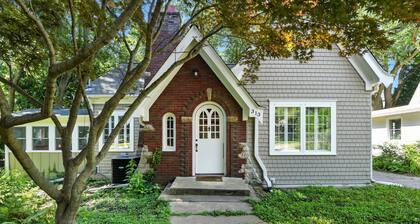 NEW! Charming Manville Heights Cottage Retreat