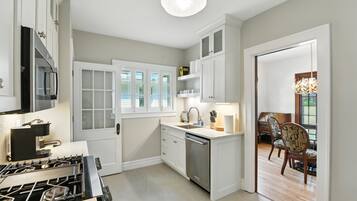 Réfrigérateur, micro-ondes, four, lave-vaisselle