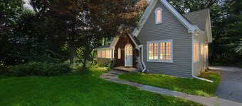 NEW! Charming Manville Heights Cottage Retreat