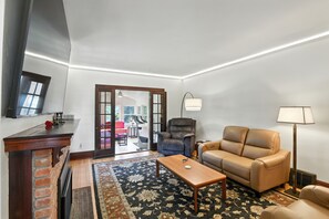 Télévision, cheminée