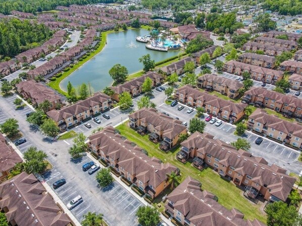 Exterior - NEW! Beautiful 4BR Townhome in Regal Oaks w/ Hot Tub & Pool Near Disney (Kissimmee)