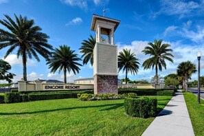 Property grounds - NEW! Elegant 8BR Retreat w/ Private Pool, Spa & Family-Friendly Comfort (Kissimmee)