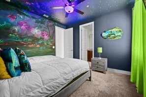 8 bedrooms, iron/ironing board, travel cot, WiFi - NEW! Elegant 8BR Retreat w/ Private Pool, Spa & Family-Friendly Comfort (Kissimmee)