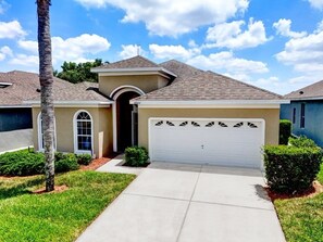 Exterior - NEW! 4-Bedroom Resort Villa w/ Private Pool & Close to Disney Attractions (Kissimmee)