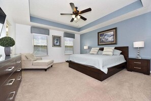 7 habitaciones, tabla de planchar con plancha, wifi y ropa de cama