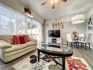 TV - NEW! Beautiful 3BR Townhome w/Private Pool Near Disney in Windsor Palms Resort (Kissimmee)