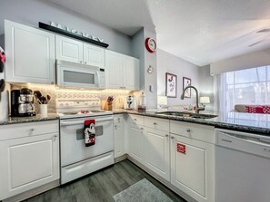 Fridge, microwave, oven, dishwasher - NEW! Beautiful 3BR Townhome w/Private Pool Near Disney in Windsor Palms Resort (Kissimmee)