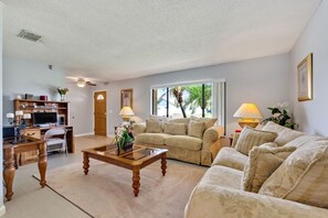 TV, DVD player - NEW! Relaxing Indian Ridge Home w/ Pool, Near Disney & More (Kissimmee)