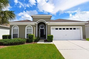 Exterior - NEW! Spacious 4BR Villa w/ Pool & Games Room, 3 Miles from Disney (Kissimmee)